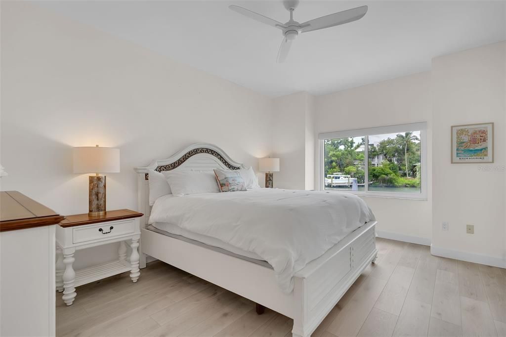 For Sale: $899,900 (3 beds, 2 baths, 1362 Square Feet)