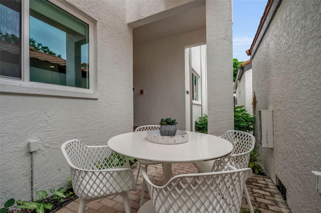 For Sale: $899,900 (3 beds, 2 baths, 1362 Square Feet)