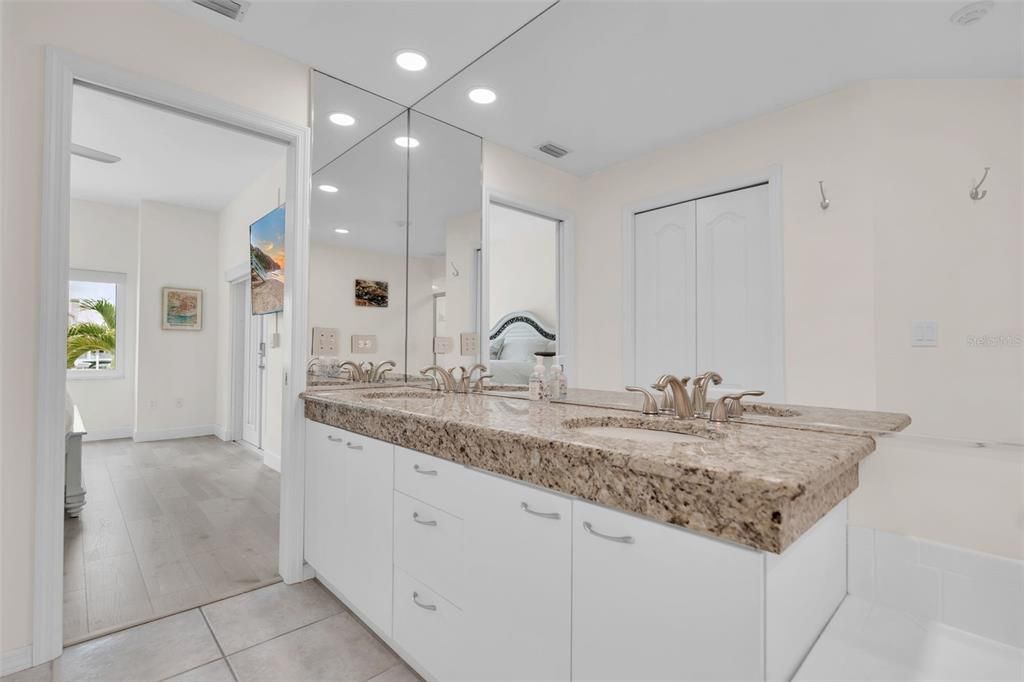 For Sale: $899,900 (3 beds, 2 baths, 1362 Square Feet)