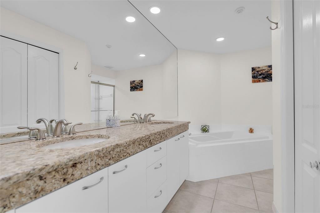 For Sale: $899,900 (3 beds, 2 baths, 1362 Square Feet)