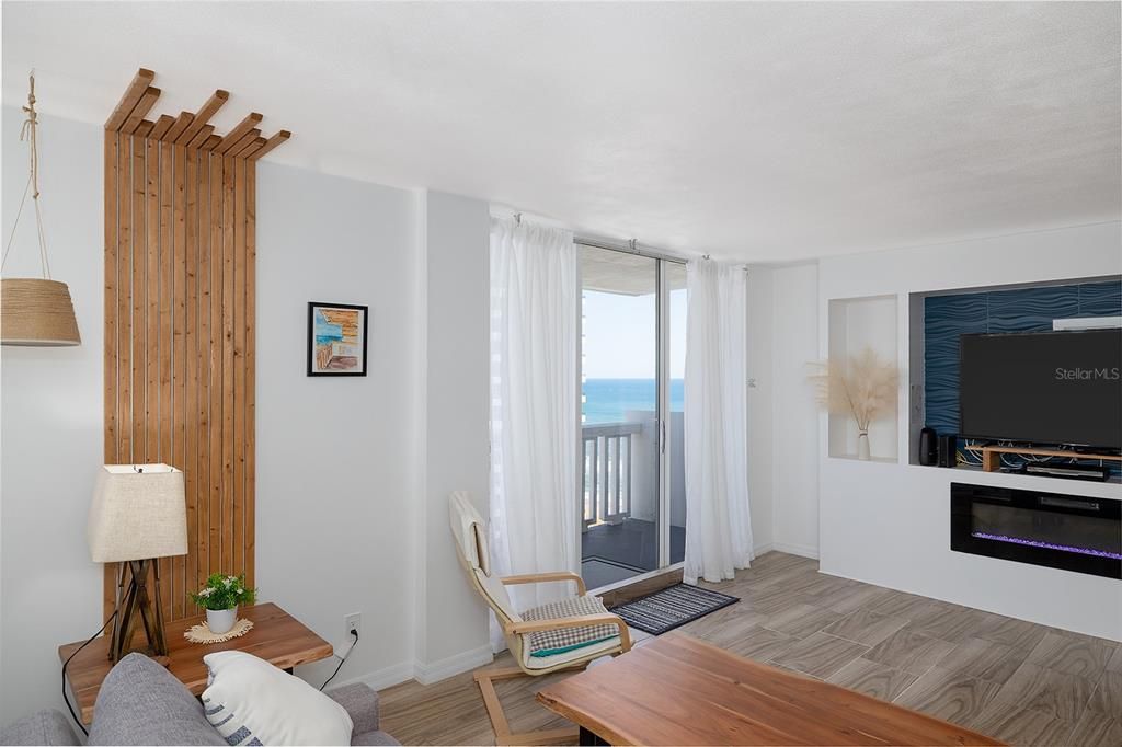 For Sale: $250,000 (2 beds, 2 baths, 1058 Square Feet)