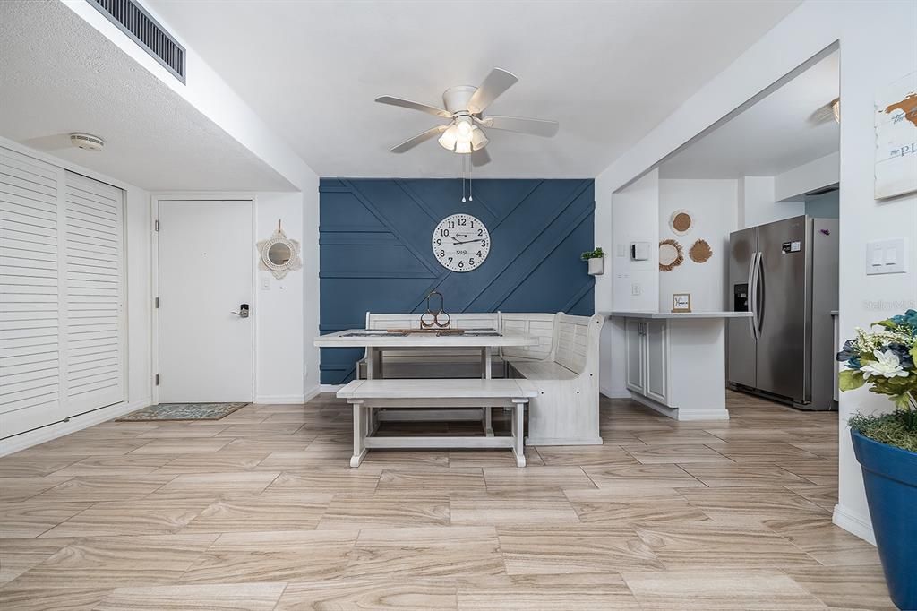 For Sale: $250,000 (2 beds, 2 baths, 1058 Square Feet)