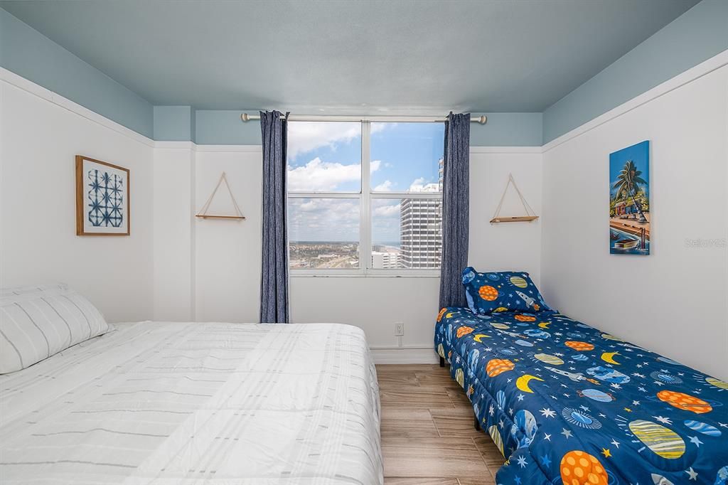 For Sale: $250,000 (2 beds, 2 baths, 1058 Square Feet)