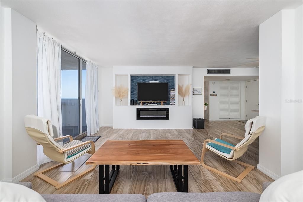 For Sale: $250,000 (2 beds, 2 baths, 1058 Square Feet)