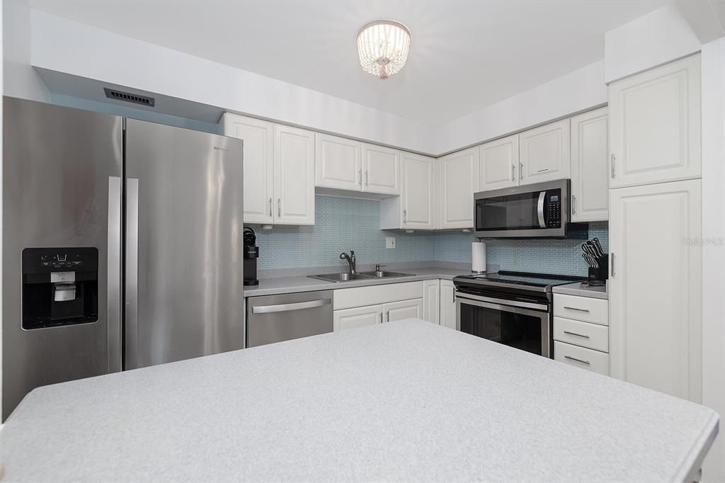 For Sale: $250,000 (2 beds, 2 baths, 1058 Square Feet)