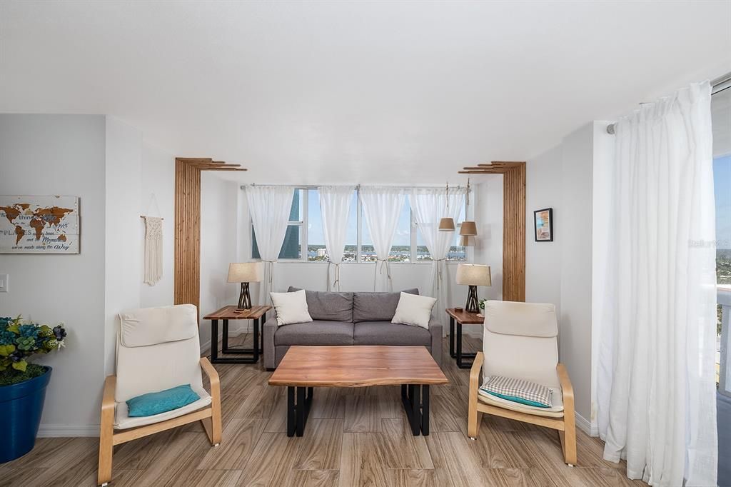 For Sale: $250,000 (2 beds, 2 baths, 1058 Square Feet)