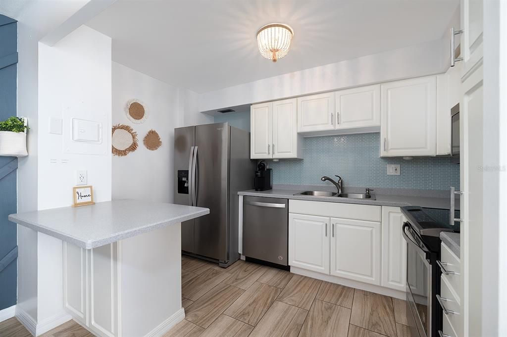 For Sale: $250,000 (2 beds, 2 baths, 1058 Square Feet)