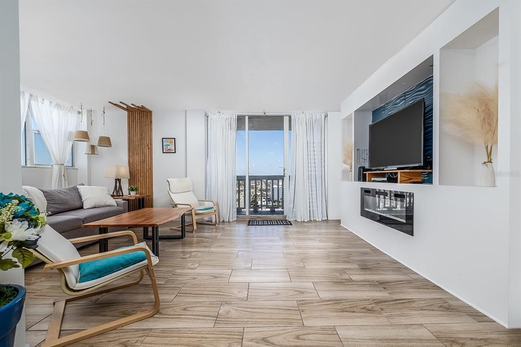 For Sale: $250,000 (2 beds, 2 baths, 1058 Square Feet)