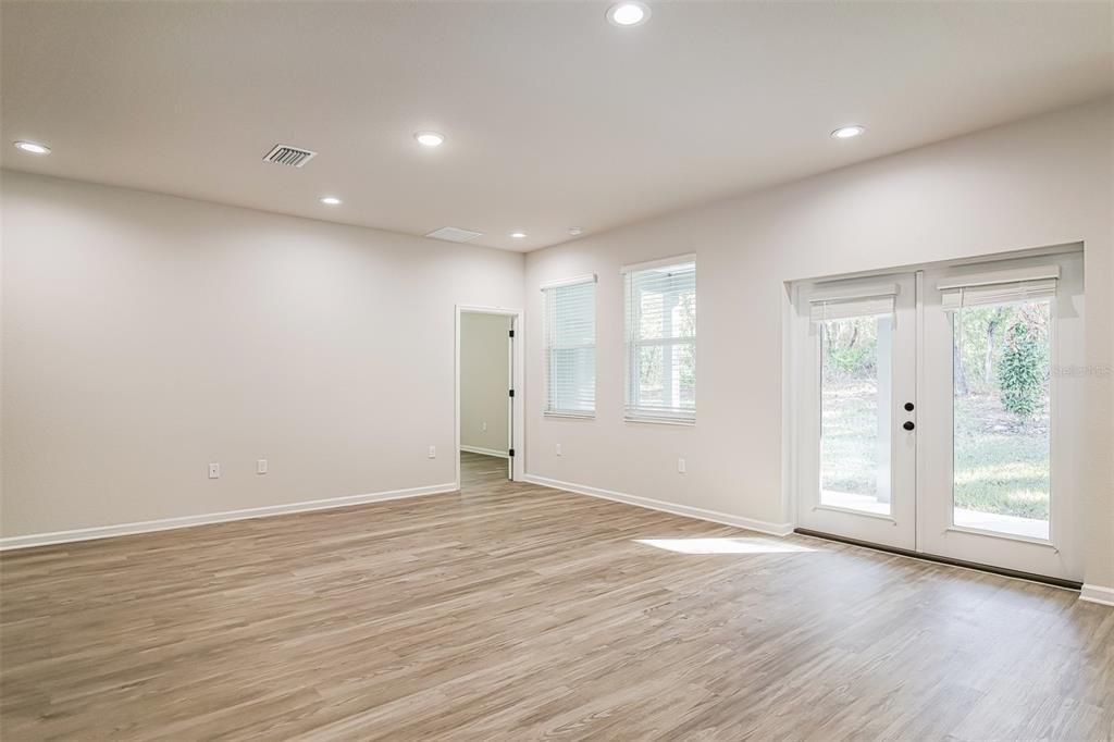 For Sale: $349,900 (4 beds, 2 baths, 124 Square Feet)