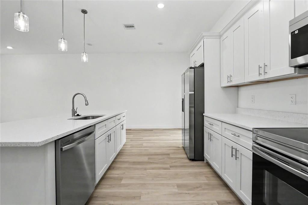 En Venta: $305,900 (4 camas, 2 baños, 1859 Pies cuadrados)
