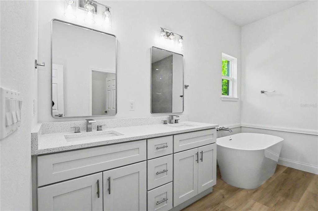 En Venta: $305,900 (4 camas, 2 baños, 1859 Pies cuadrados)