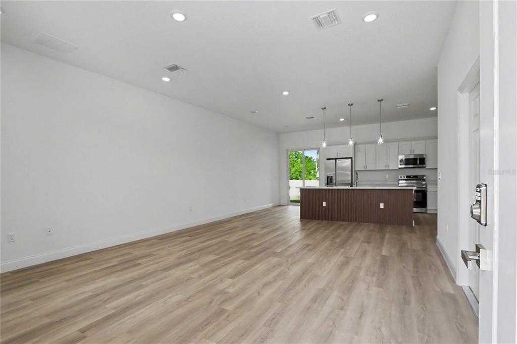 En Venta: $305,900 (4 camas, 2 baños, 1859 Pies cuadrados)