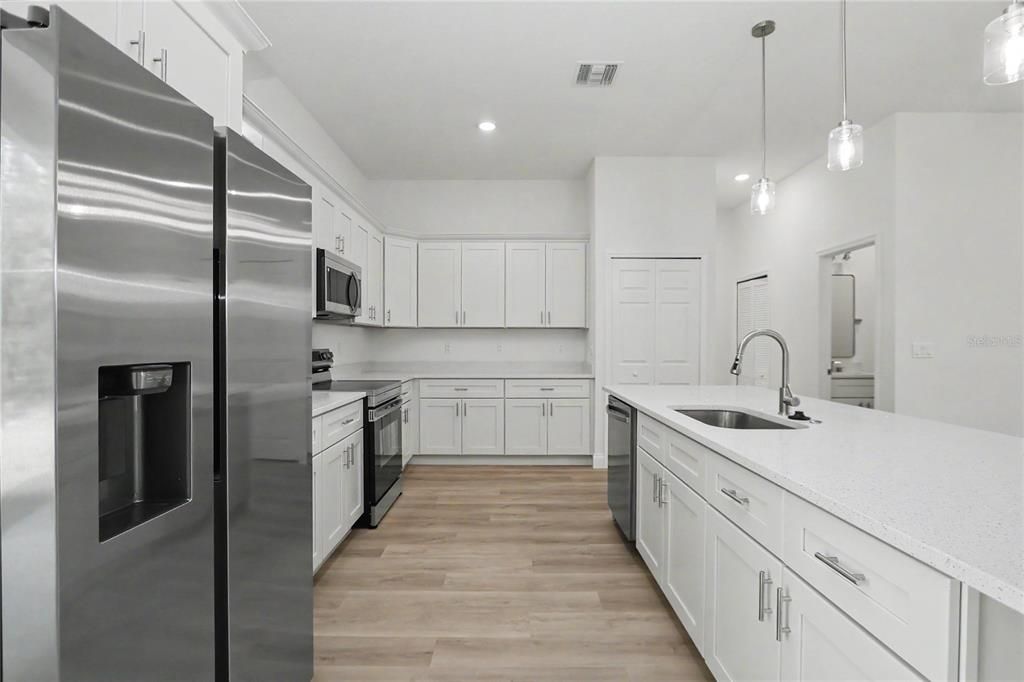 En Venta: $305,900 (4 camas, 2 baños, 1859 Pies cuadrados)