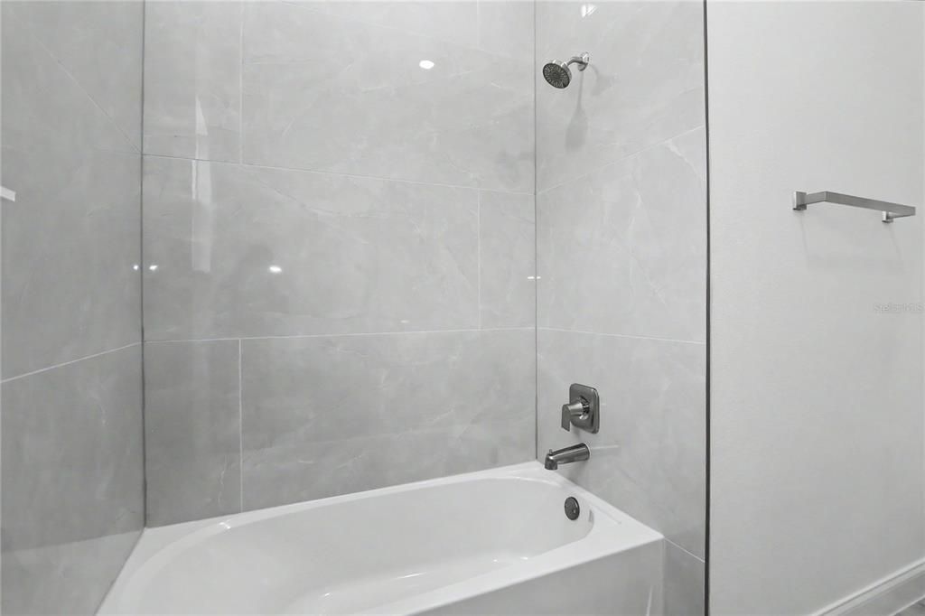 En Venta: $305,900 (4 camas, 2 baños, 1859 Pies cuadrados)