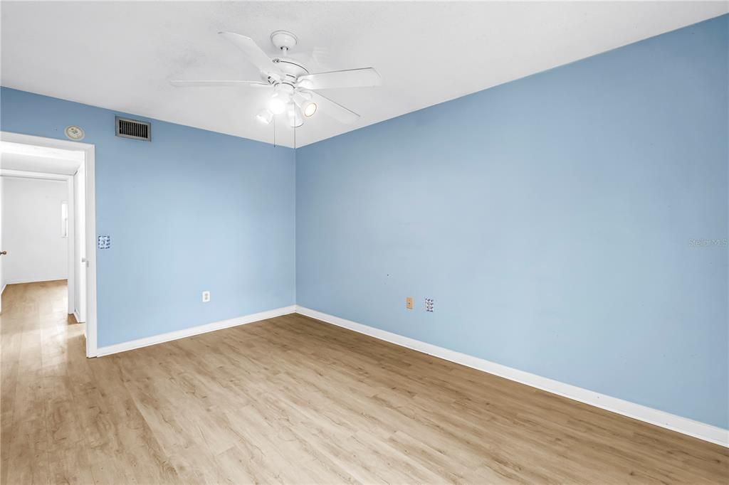 For Sale: $125,000 (2 beds, 2 baths, 1030 Square Feet)