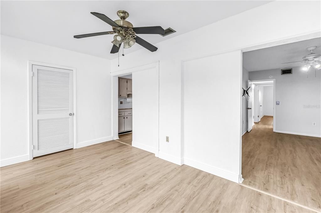 For Sale: $125,000 (2 beds, 2 baths, 1030 Square Feet)