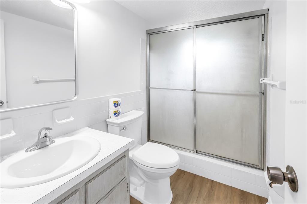 For Sale: $125,000 (2 beds, 2 baths, 1030 Square Feet)