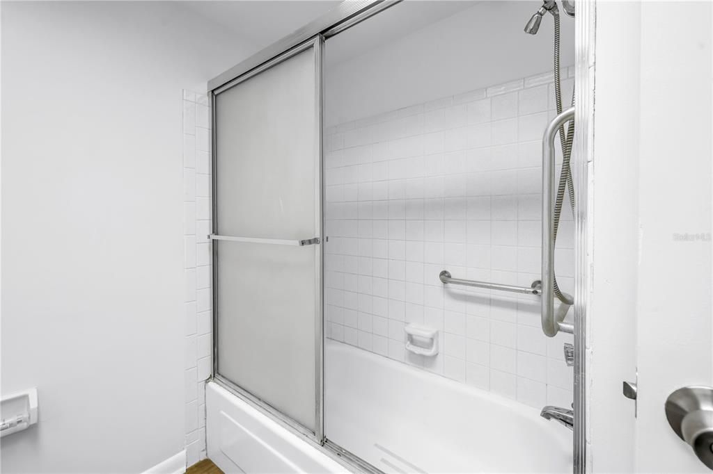 For Sale: $125,000 (2 beds, 2 baths, 1030 Square Feet)