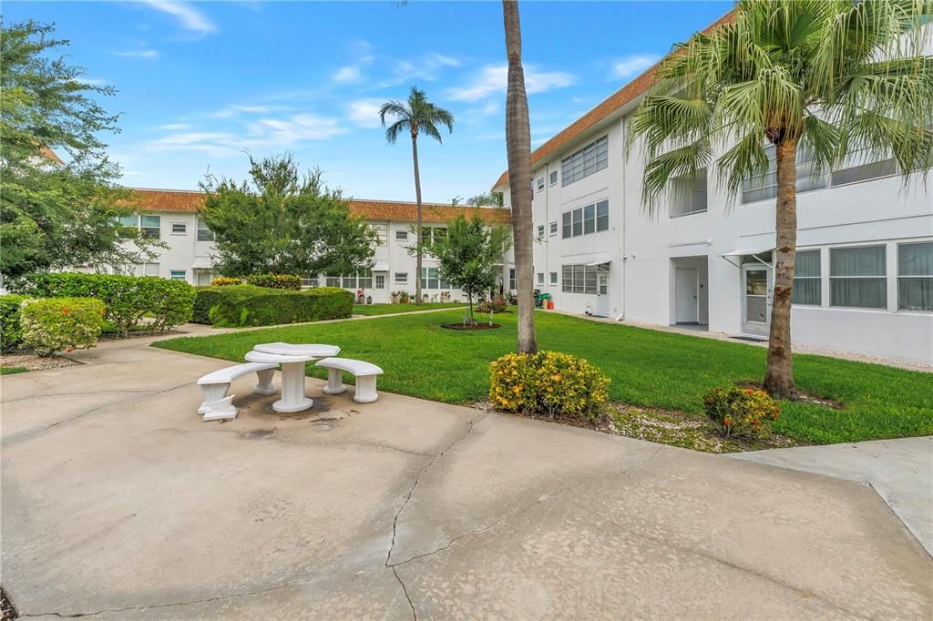 For Sale: $125,000 (2 beds, 2 baths, 1030 Square Feet)