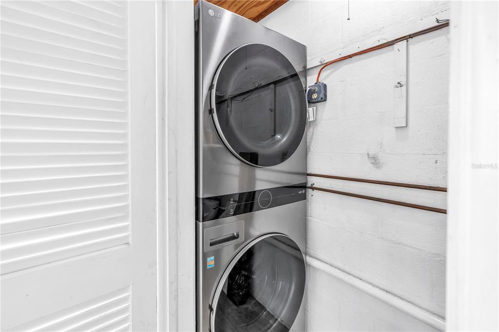 For Sale: $125,000 (2 beds, 2 baths, 1030 Square Feet)