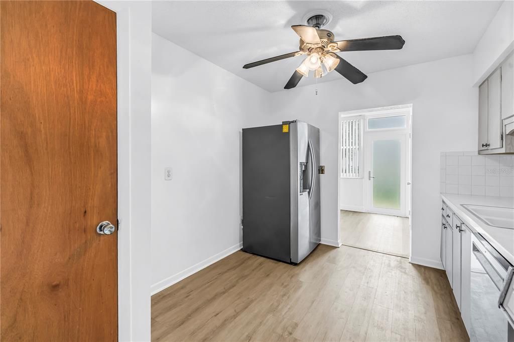 For Sale: $125,000 (2 beds, 2 baths, 1030 Square Feet)