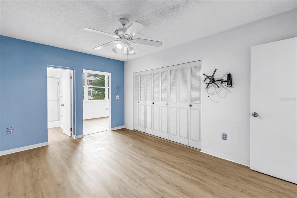 For Sale: $125,000 (2 beds, 2 baths, 1030 Square Feet)