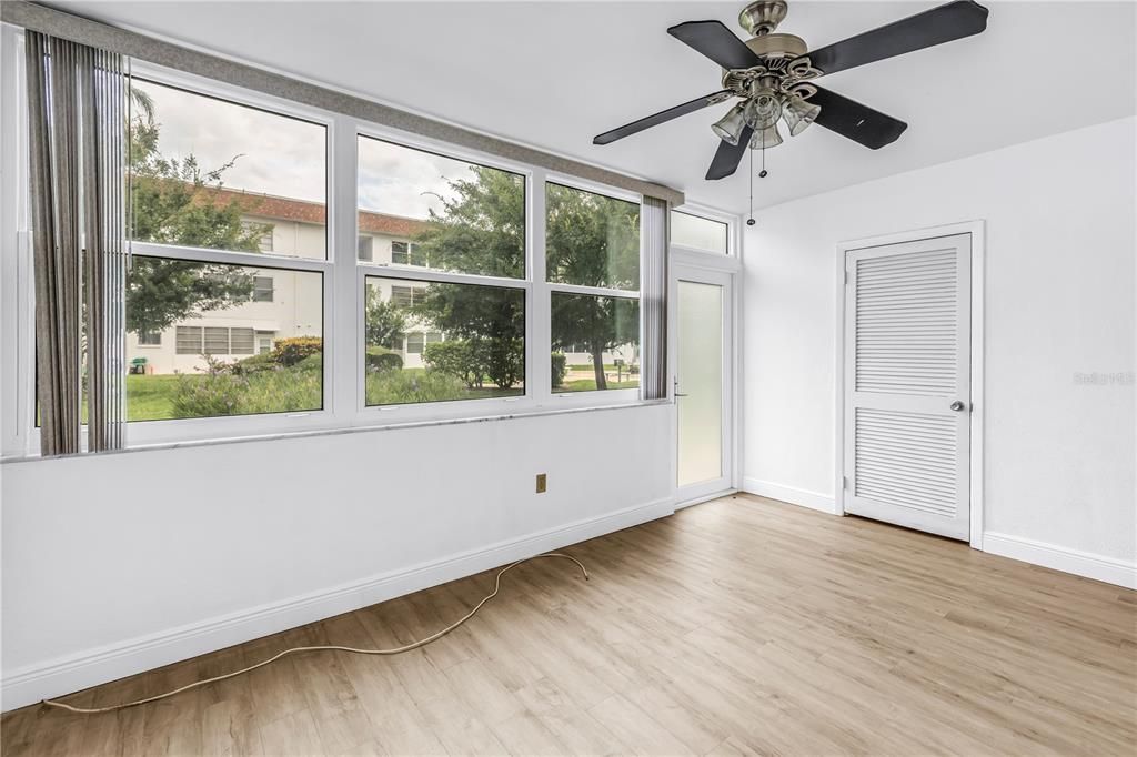 For Sale: $125,000 (2 beds, 2 baths, 1030 Square Feet)