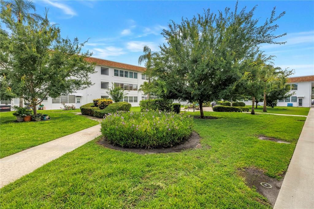 For Sale: $125,000 (2 beds, 2 baths, 1030 Square Feet)