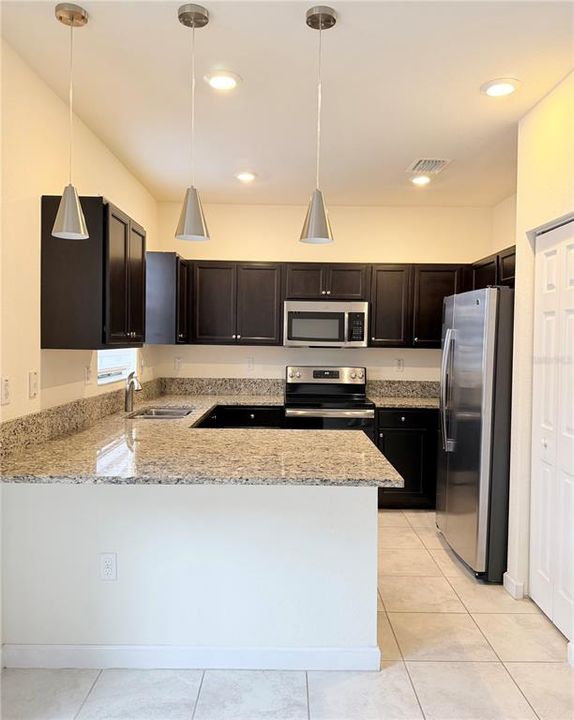 В аренду: $3,650 (3 спален, 2 ванн, 1708 Квадратных фут)