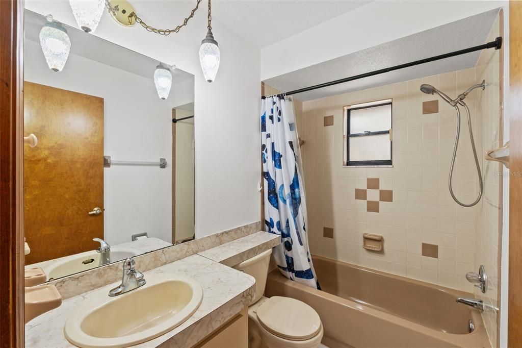 En Venta: $230,000 (2 camas, 2 baños, 1086 Pies cuadrados)