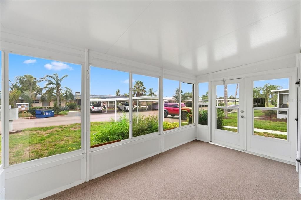 For Sale: $110,000 (1 beds, 1 baths, 800 Square Feet)