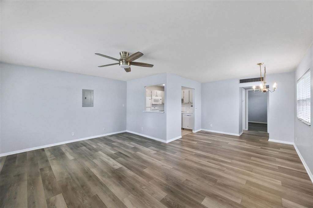For Sale: $110,000 (1 beds, 1 baths, 800 Square Feet)