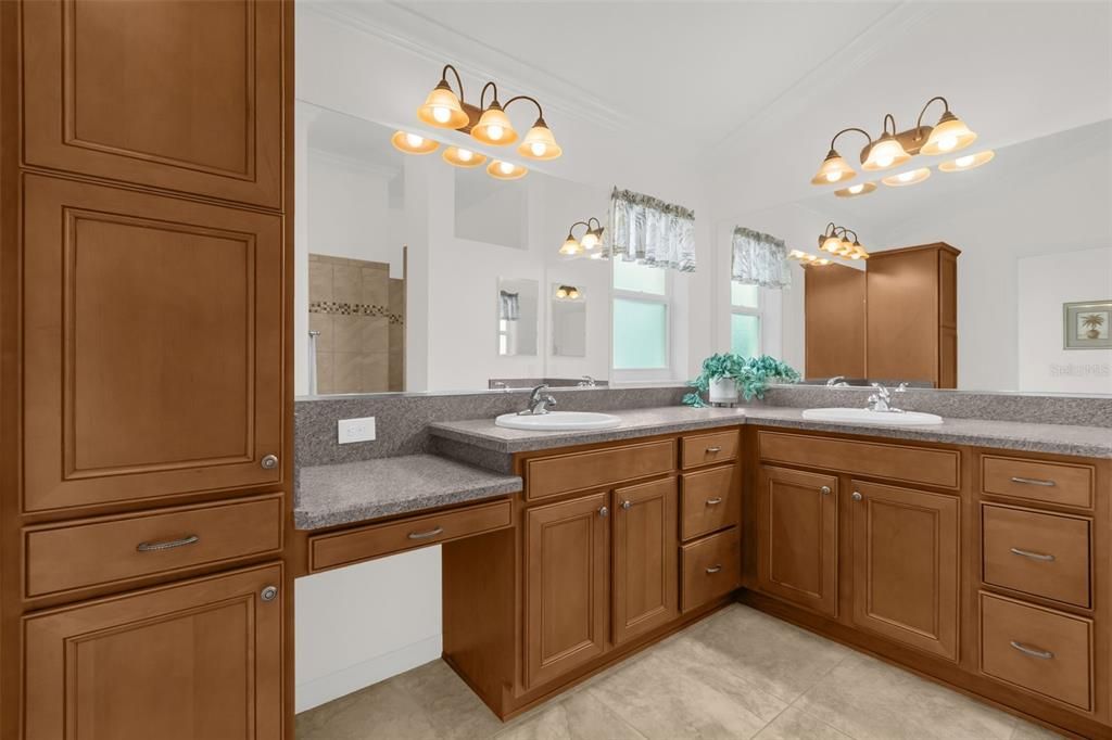 For Sale: $449,900 (3 beds, 2 baths, 1939 Square Feet)