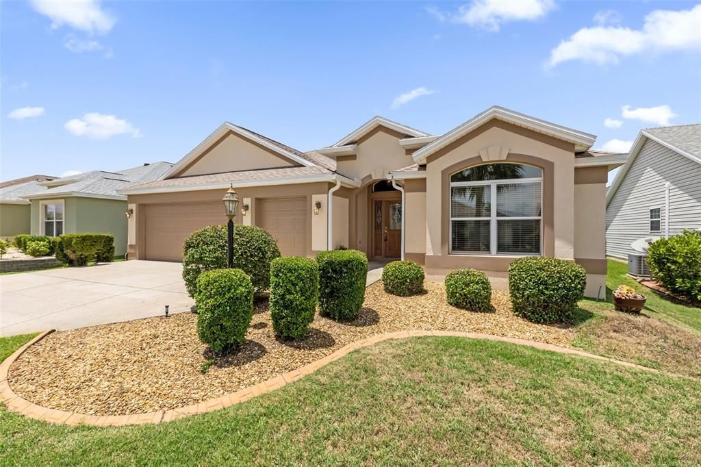 For Sale: $449,900 (3 beds, 2 baths, 1939 Square Feet)