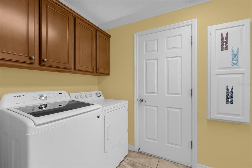 For Sale: $449,900 (3 beds, 2 baths, 1939 Square Feet)