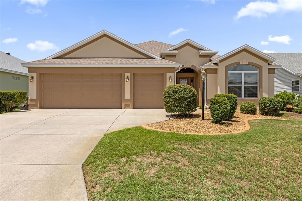 For Sale: $449,900 (3 beds, 2 baths, 1939 Square Feet)