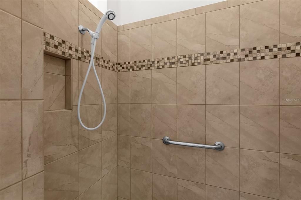 For Sale: $449,900 (3 beds, 2 baths, 1939 Square Feet)