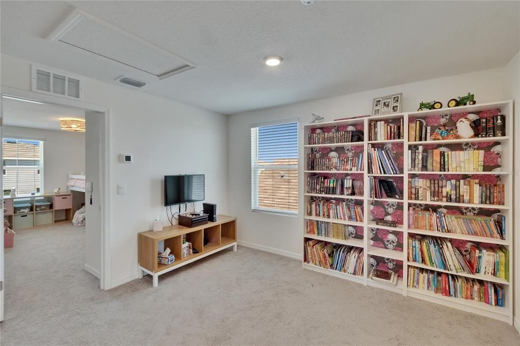 For Sale: $347,500 (4 beds, 2 baths, 2328 Square Feet)