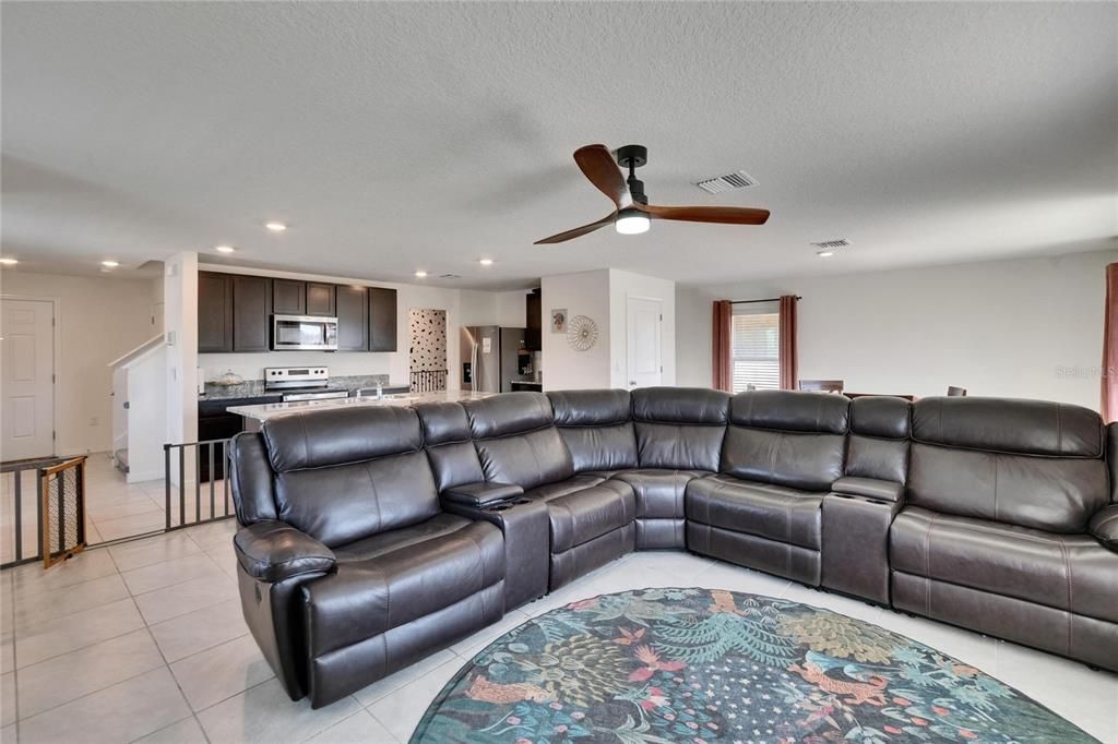 For Sale: $347,500 (4 beds, 2 baths, 2328 Square Feet)