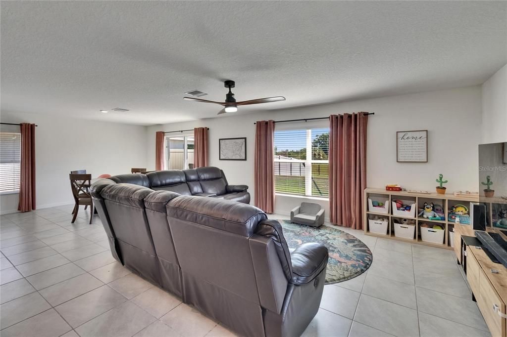For Sale: $347,500 (4 beds, 2 baths, 2328 Square Feet)