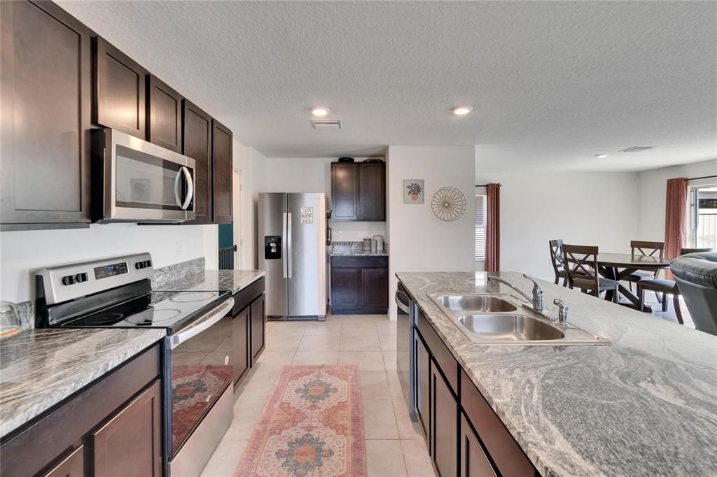 For Sale: $347,500 (4 beds, 2 baths, 2328 Square Feet)