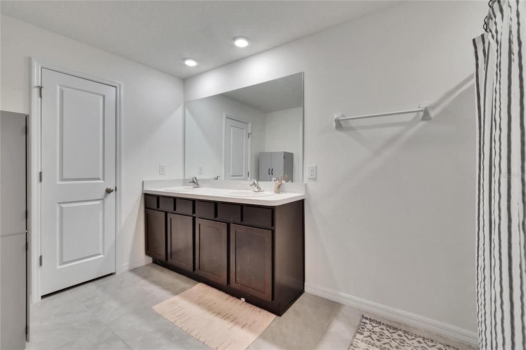 For Sale: $347,500 (4 beds, 2 baths, 2328 Square Feet)