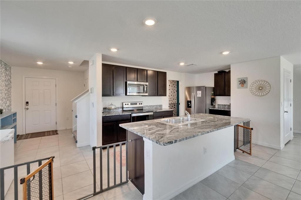 For Sale: $347,500 (4 beds, 2 baths, 2328 Square Feet)