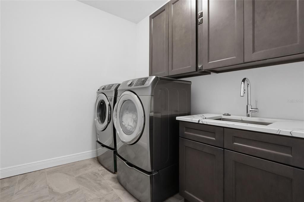 For Sale: $915,000 (5 beds, 3 baths, 3268 Square Feet)