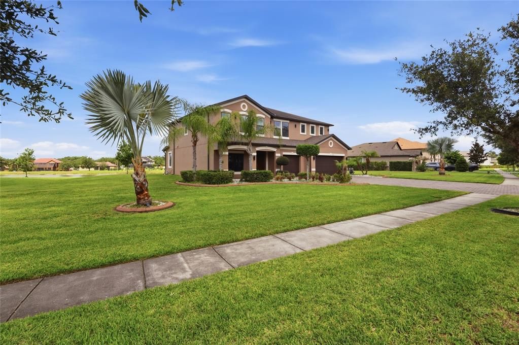 For Sale: $915,000 (5 beds, 3 baths, 3268 Square Feet)