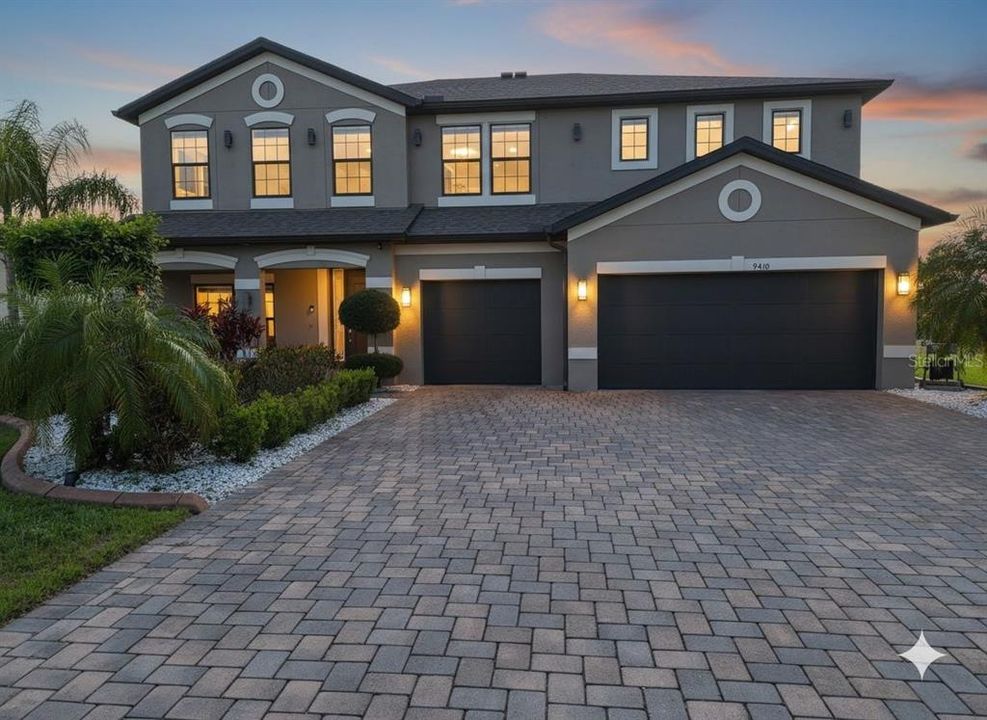For Sale: $915,000 (5 beds, 3 baths, 3268 Square Feet)