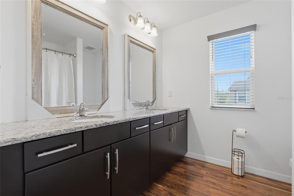 For Sale: $915,000 (5 beds, 3 baths, 3268 Square Feet)