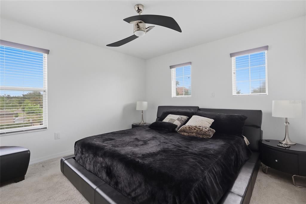 For Sale: $915,000 (5 beds, 3 baths, 3268 Square Feet)