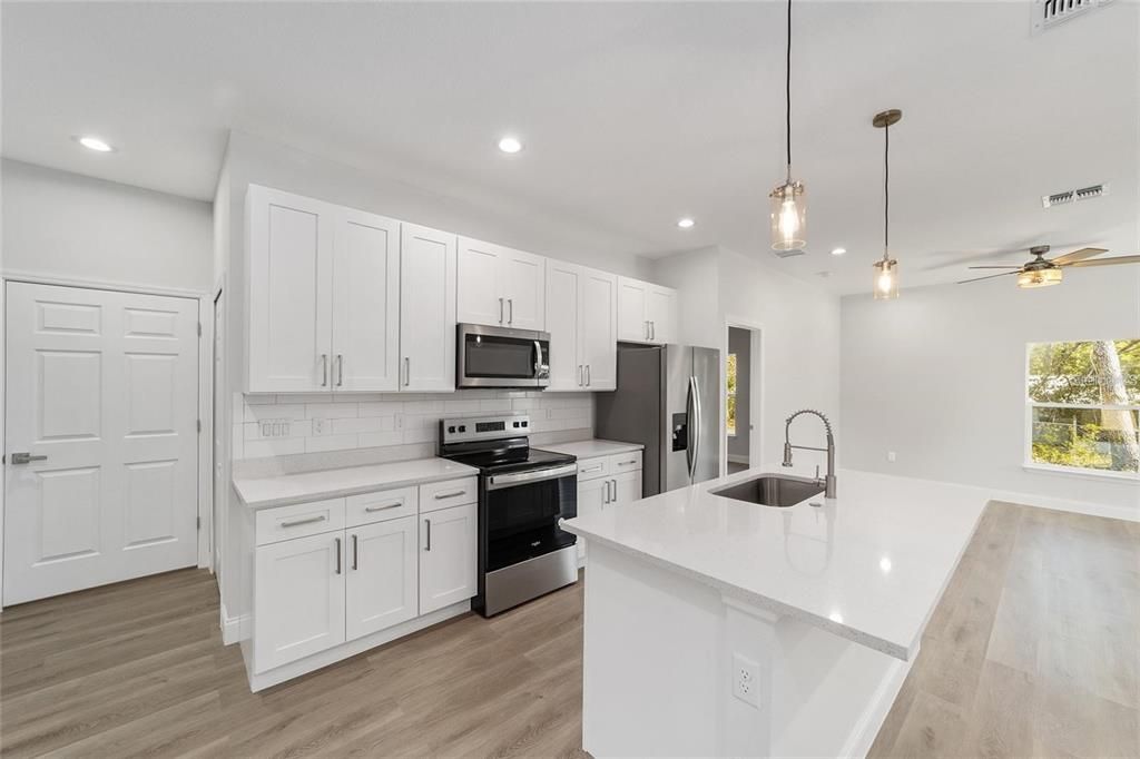 Active With Contract: $1,750 (3 beds, 2 baths, 1411 Square Feet)