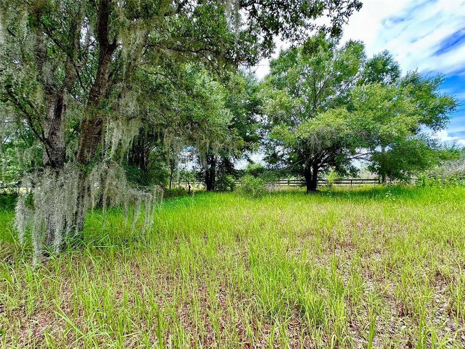 На продажу: $450,000 (5.70 acres)